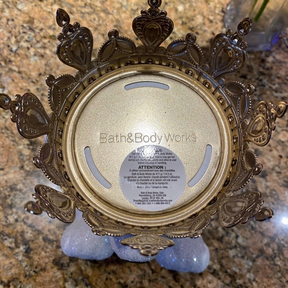 👑Bath and Body Works 3-Wick Candle Holder👑 - Picture 4 of 4